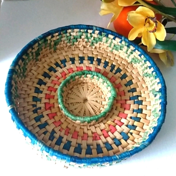 HANDMADE WOVEN STRAW SERVING BASKET NWOT - Picture 3 of 5